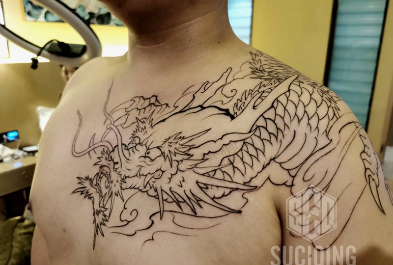 过肩龙纹身图片_肩部颈部新传统纹身图案