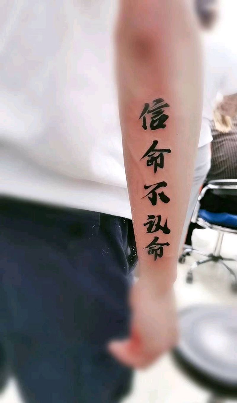 文字纹身图片_手部手臂花体字纹身图案