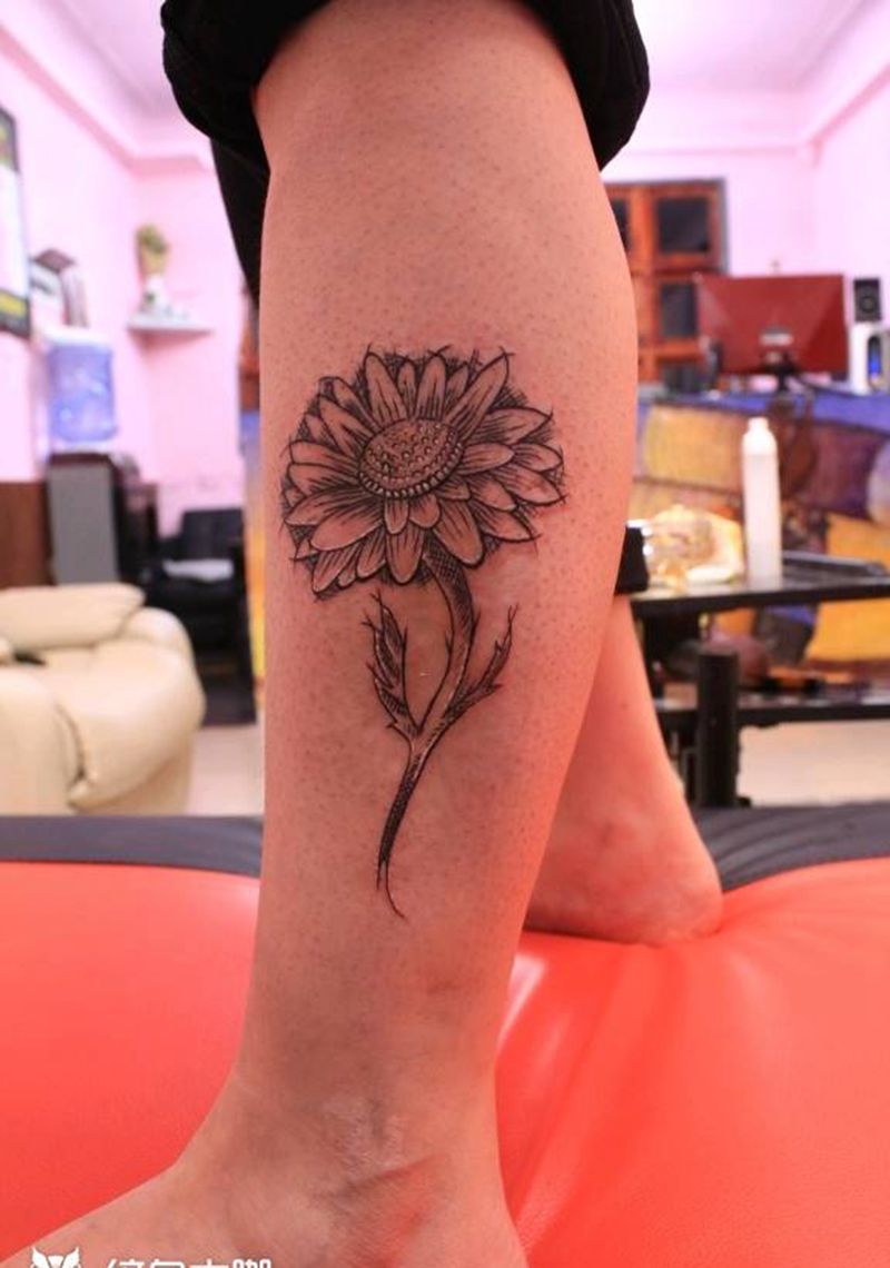 向日葵遮盖纹身图片_腿部新传统纹身图案