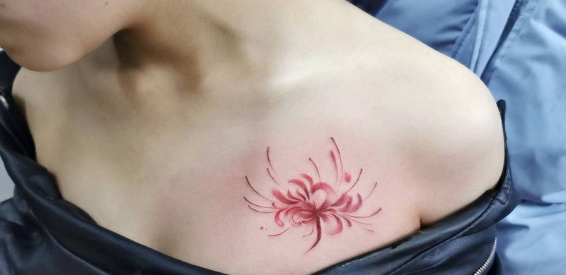 彼岸花，曼珠沙华纹身图片_胸部老传统纹身图案