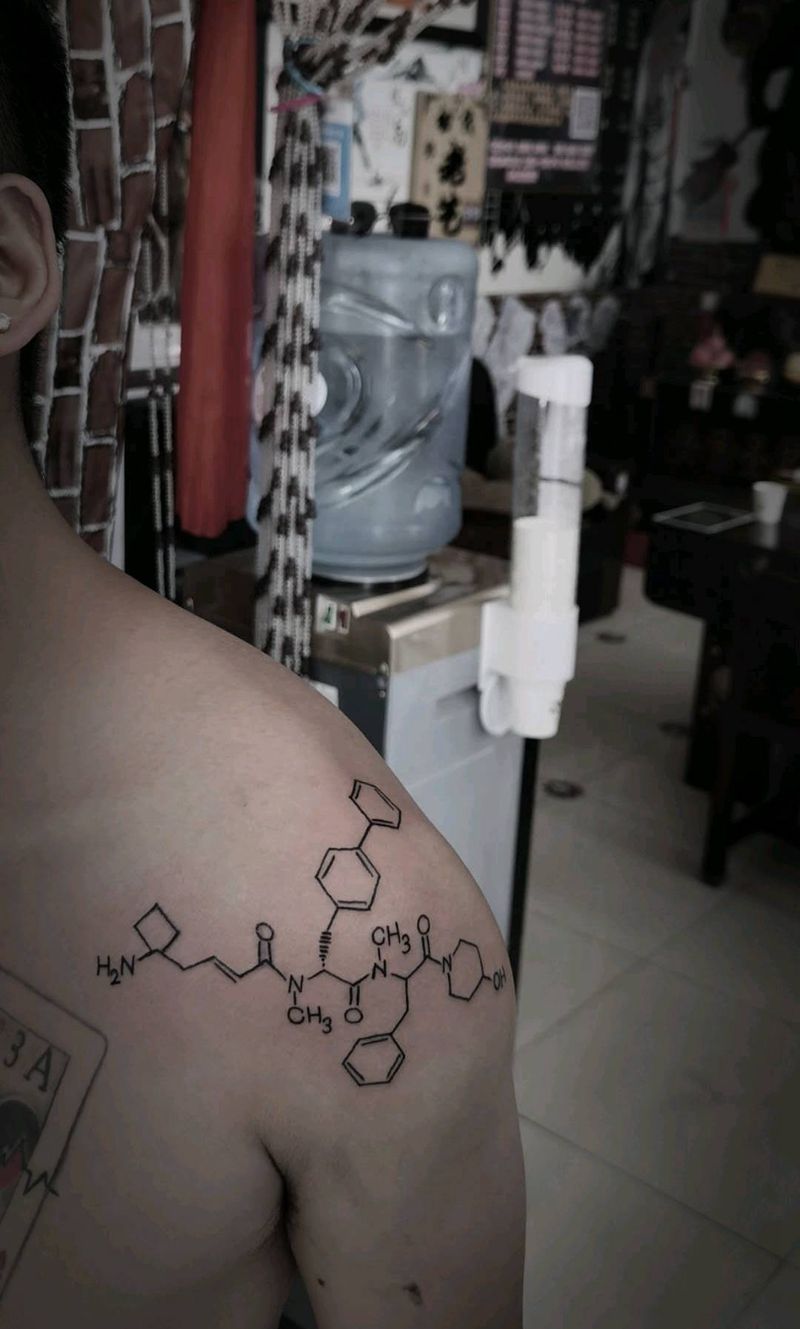 化学纹身纹身图片_胸部肩部几何纹身图案