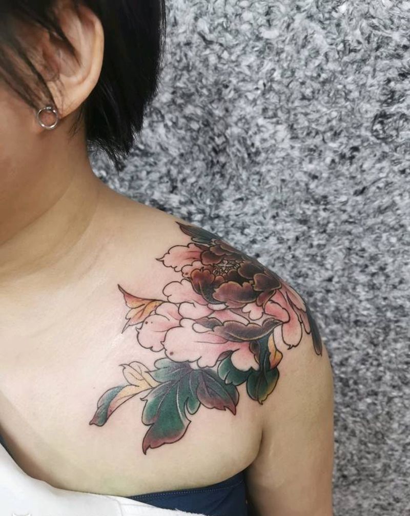 牡丹纹身图片_胸部肩部新传统Old School纹身图案