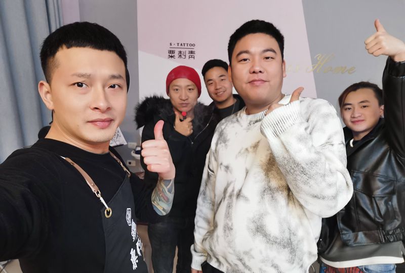 六盘水网红 老哥子纹身图片_背部老传统纹身图案