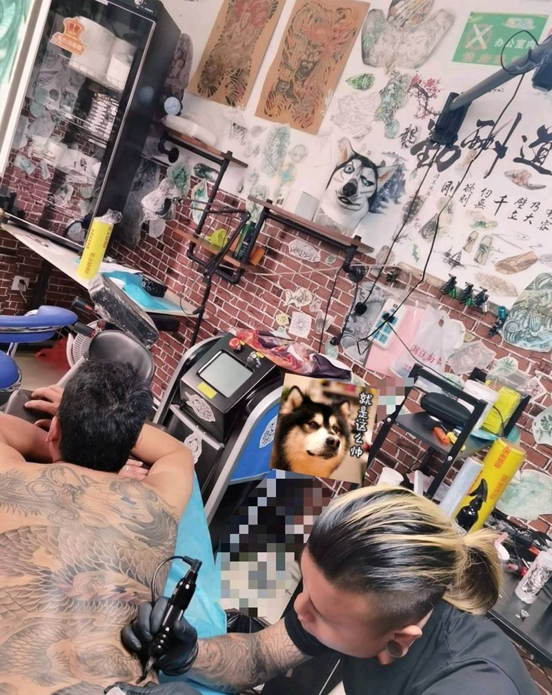 工作动态纹身图片_背部纹身图案