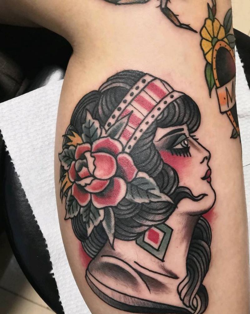 女郎纹身图片_腿部脚部Old School女郎纹身图案