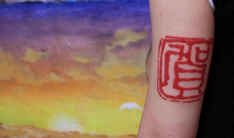 字纹身图片_手部水墨纹身图案