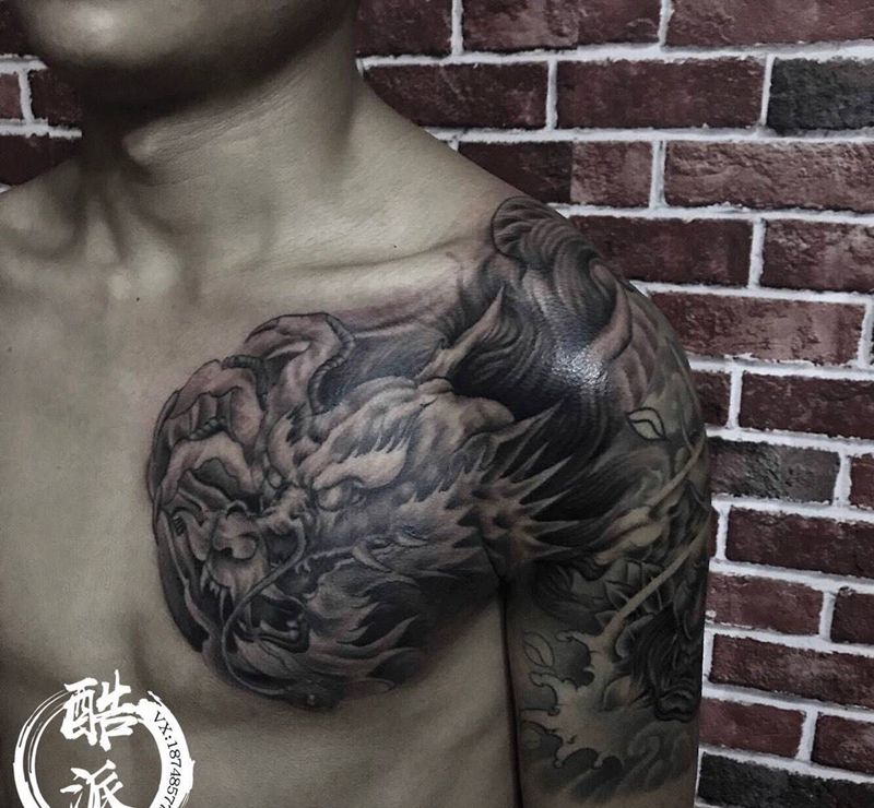 一年前就开始做的半胛 这两天终于抽时间来做完纹身图片