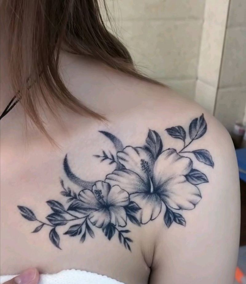 花纹身图片_胸部纹身图案