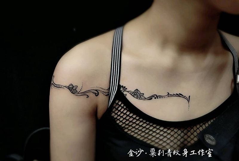 欧美图腾纹身图片_胸部新传统图腾纹身图案