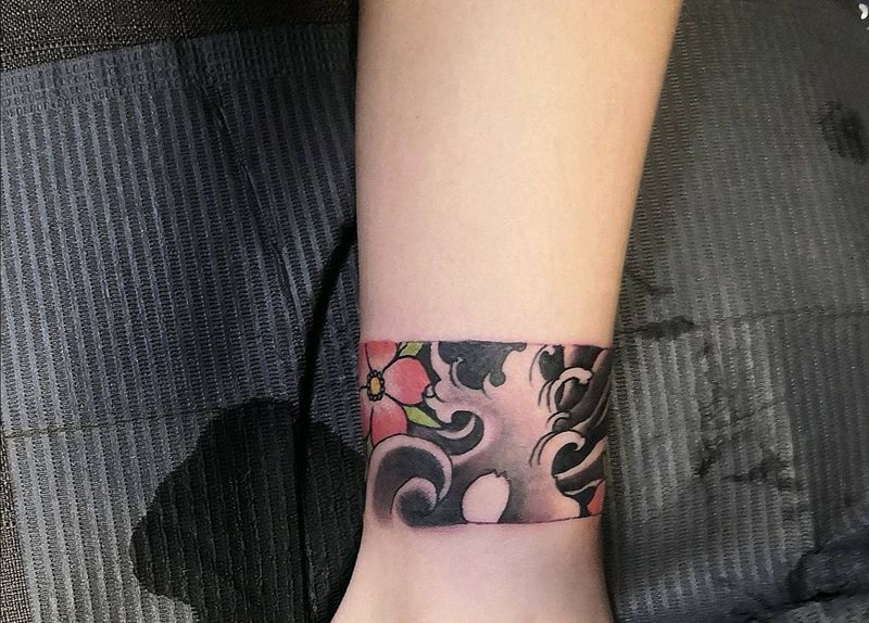 浪花纹身图片_脚部新传统樱花  浪花纹身图案