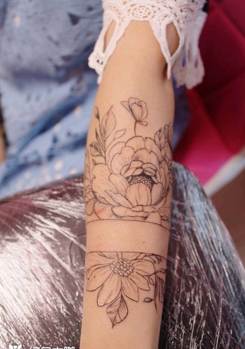 素花纹身图片_手部纹身图案