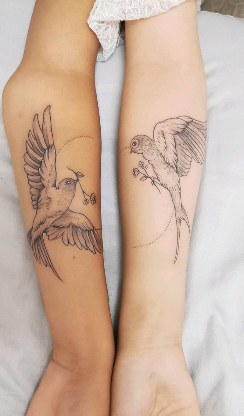 鸳鸯情侣燕子纹身图片_手臂手部点刺Old School纹身图案