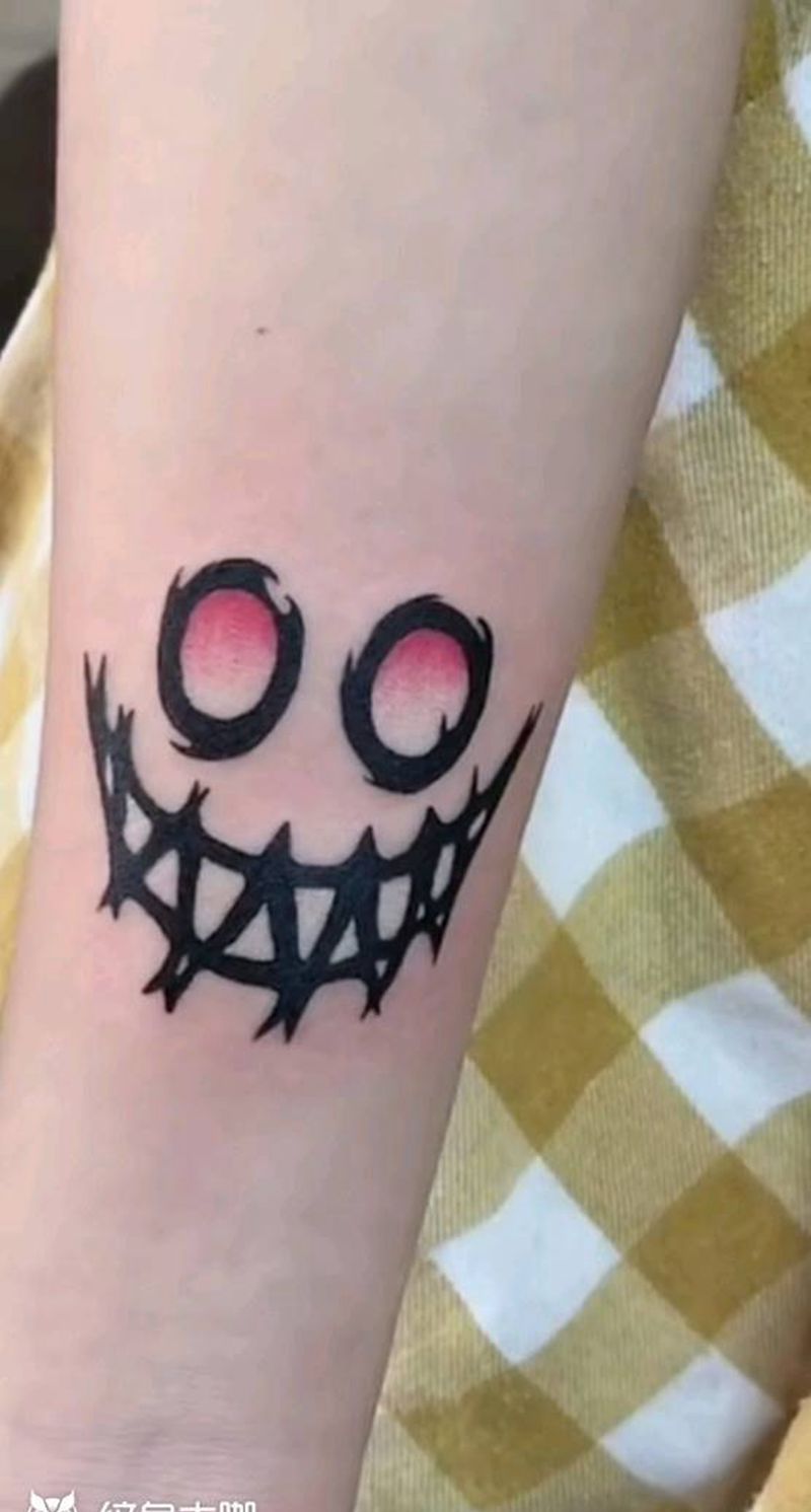 哦豁纹身图片_手部纹身图案