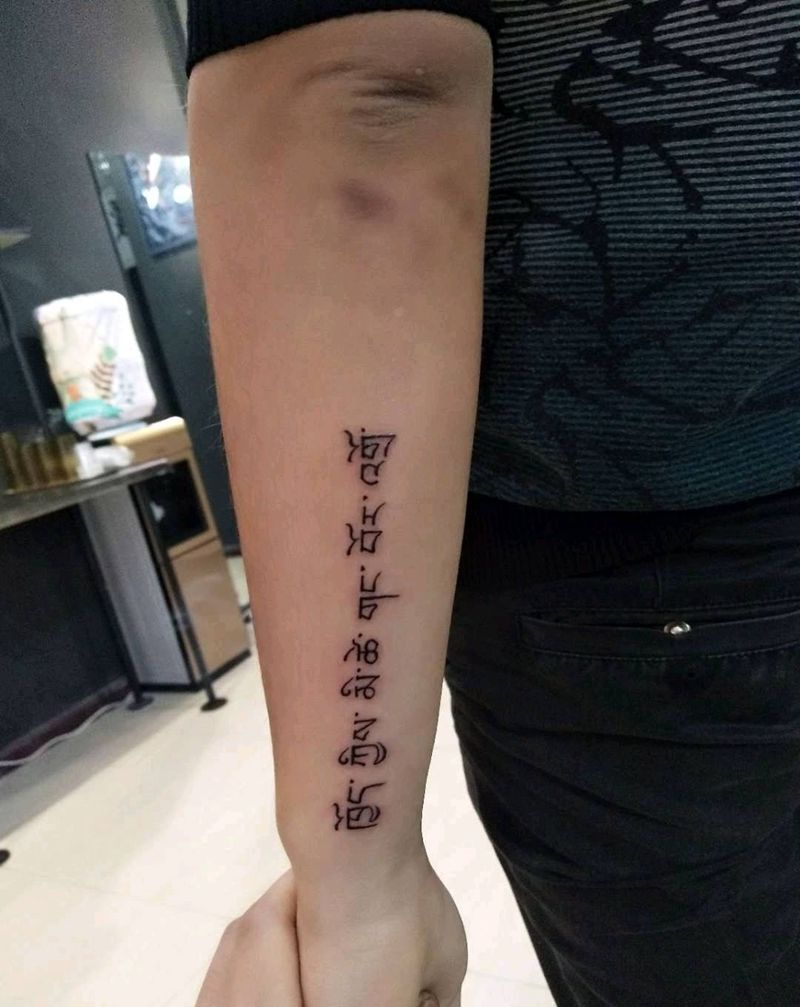 虽简由难纹身图片_手部小清新纹身图案