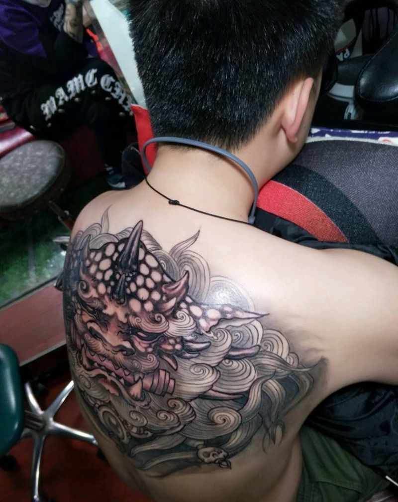 唐狮纹身图片_背部新传统威武霸气纹身图案