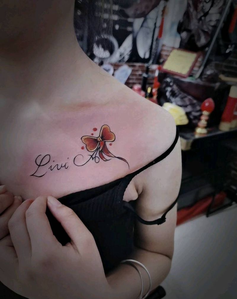 蝴蝶结纹身图片_胸部纹身图案