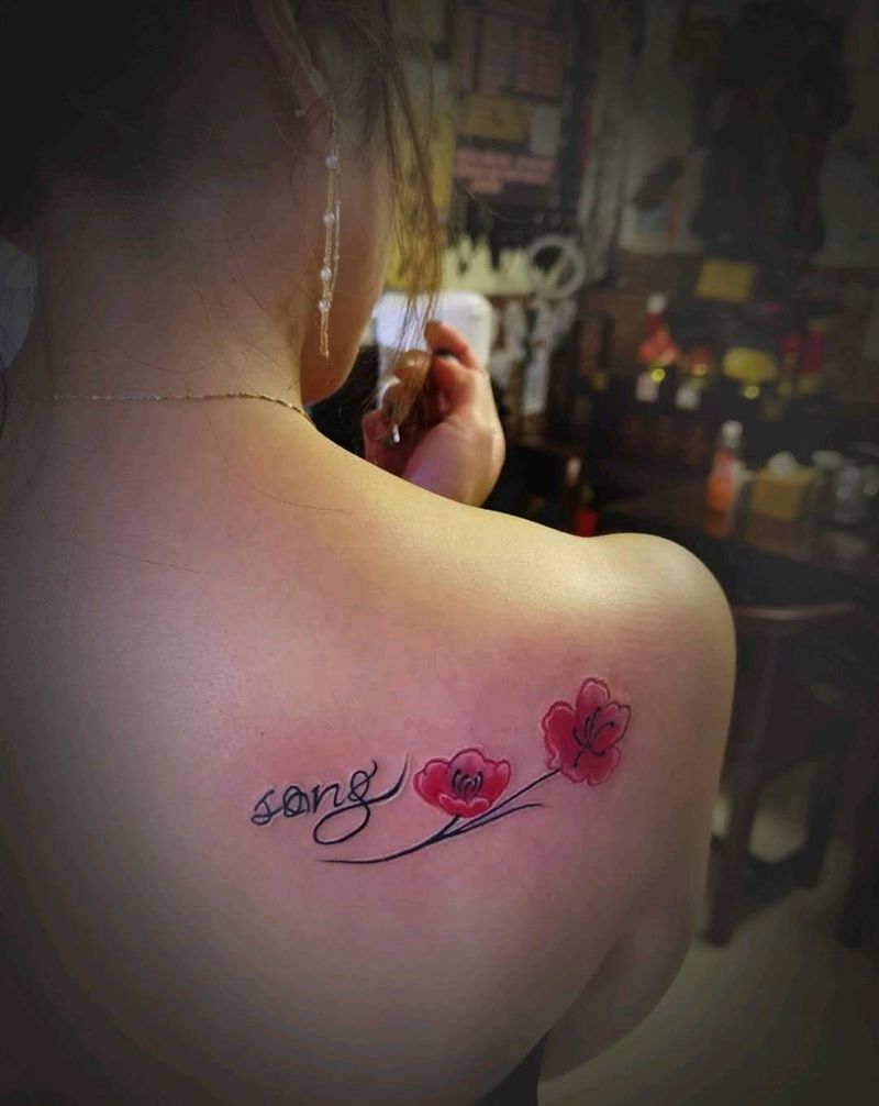 花纹身图片_肩部新传统花体字纹身图案