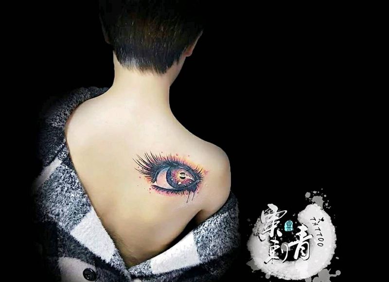 眼睛纹身图片