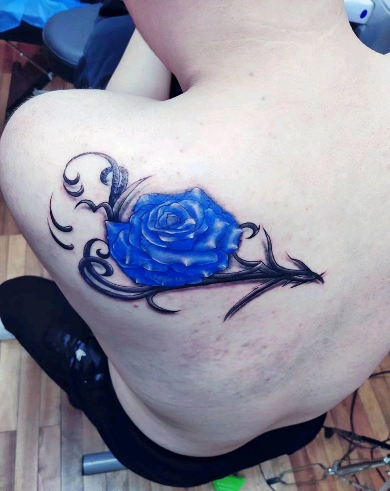 蓝色妖姬纹身图片_肩部老传统纹身图案