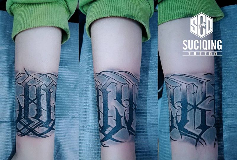 花体英文纹身图片_手臂手部几何纹身图案