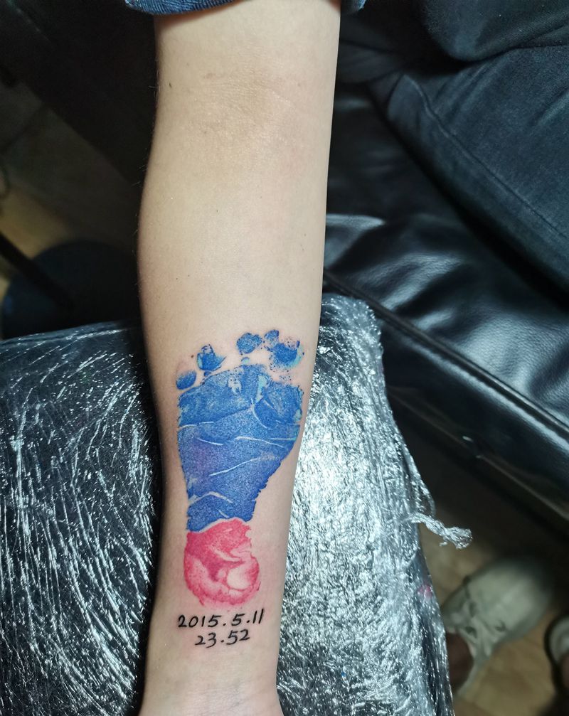 脚印纹身图片_手臂水彩纹身图案