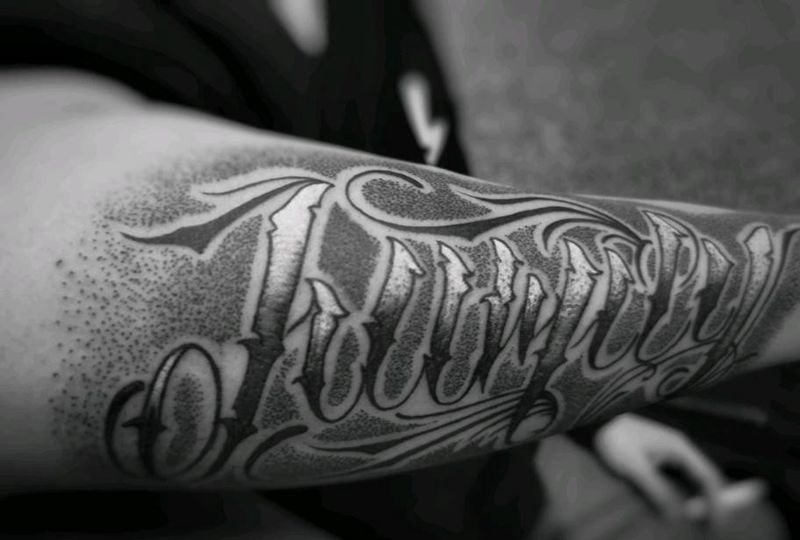 英文family纹身图片_手臂手部点刺欧美写实纹身图案