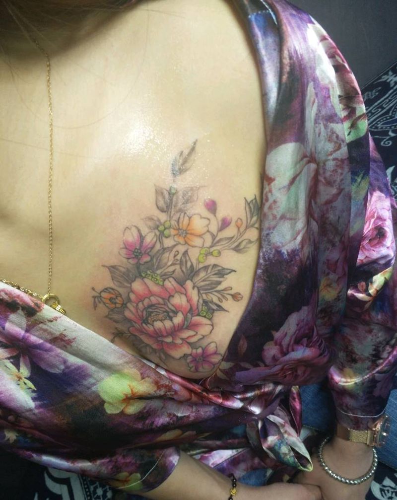 素花纹身图片_胸部几何纹身图案