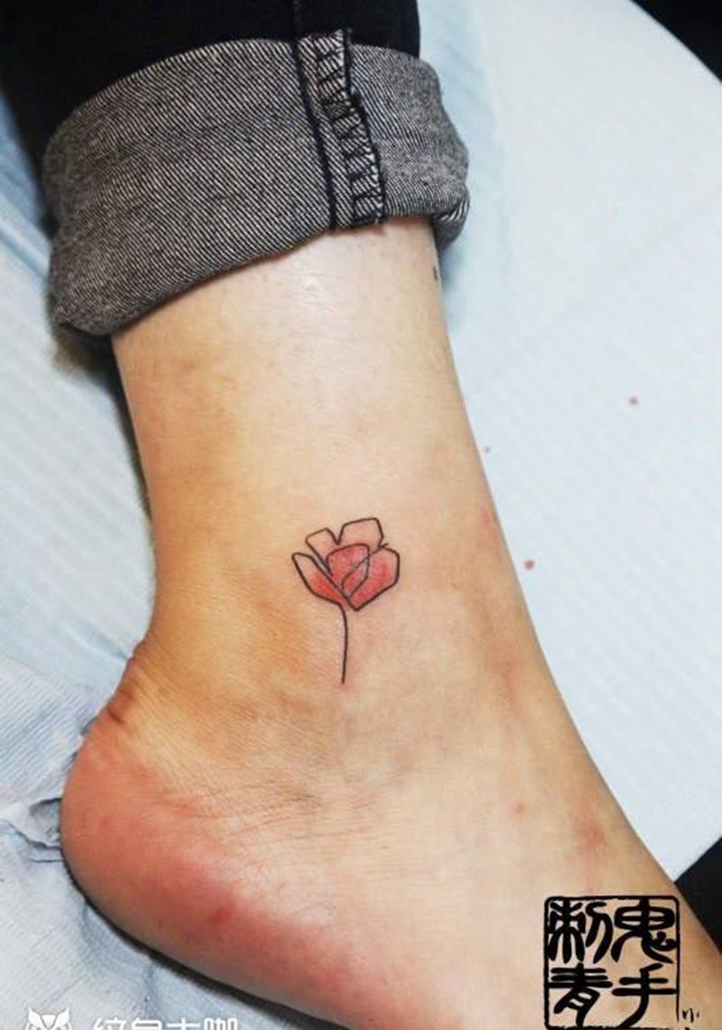 脚踝小花纹身图片_成品鬼手昆明植物清新脚部纹身图案