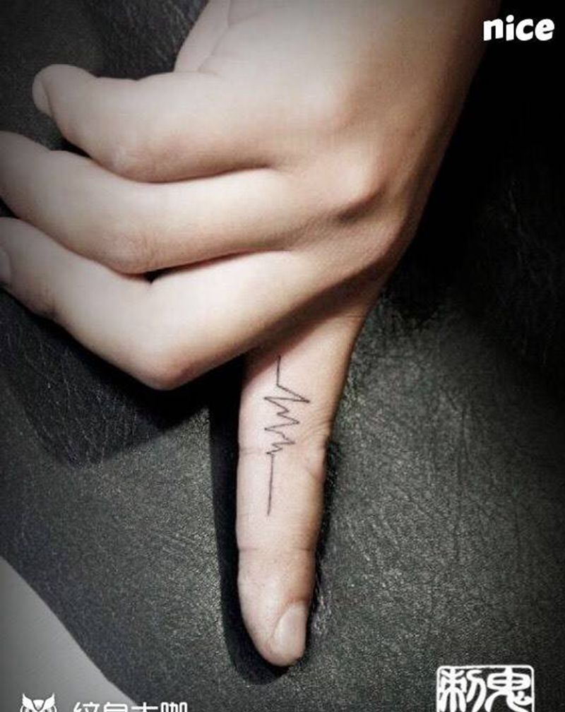 手指心电图纹身图片_鬼手昆明成品手部字符纹身图案