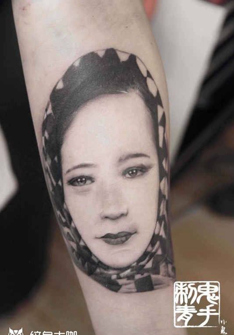 素描肖像纹身图片_鬼手昆明成品手臂肖像人物纹身图案