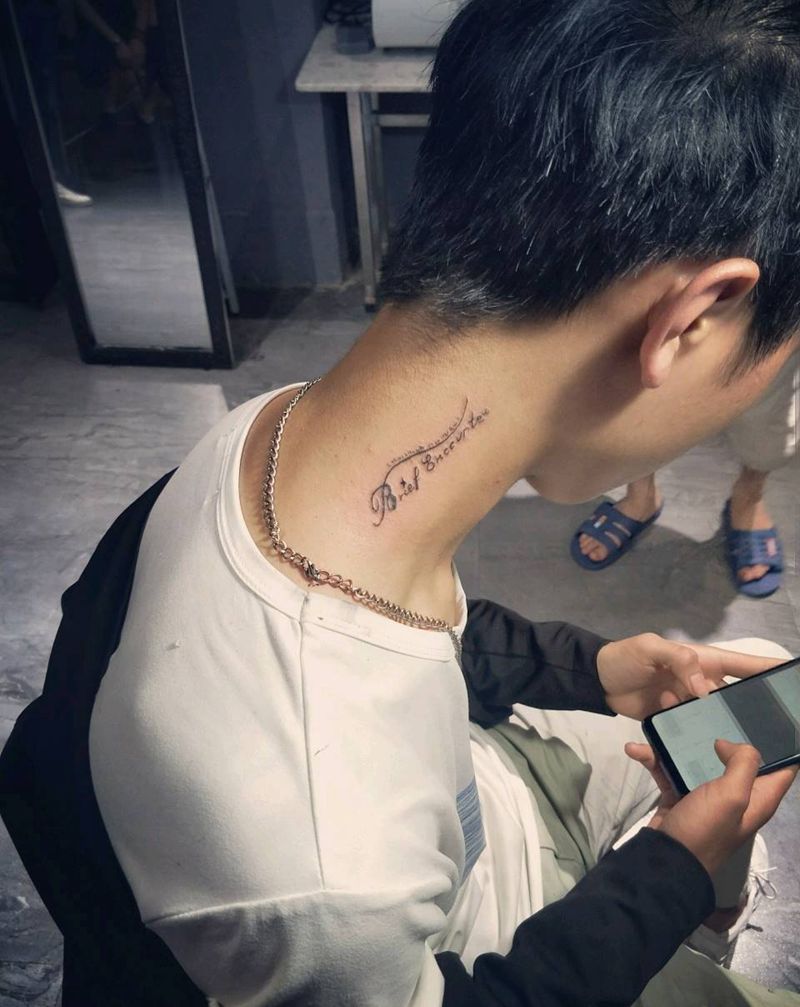 英文纹身图片_颈部纹身图案