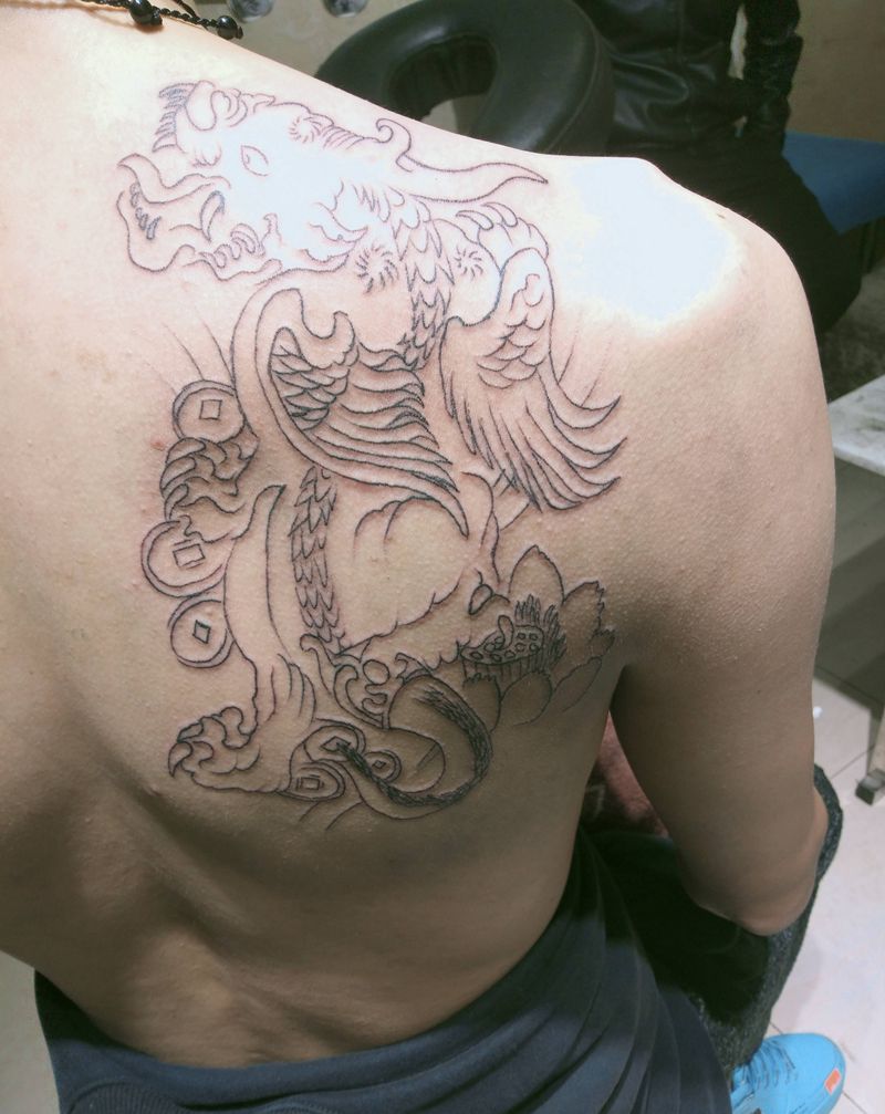 未完成纹身图片_肩部纹身图案