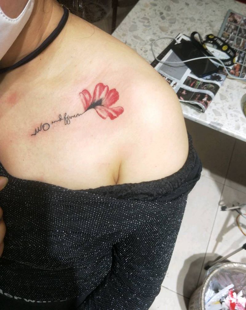 花纹身图片_胸部纹身图案