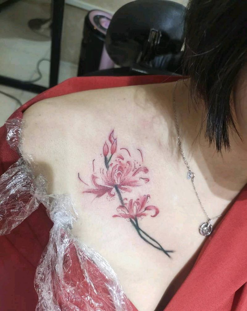 彼岸花纹身图片_胸部纹身图案