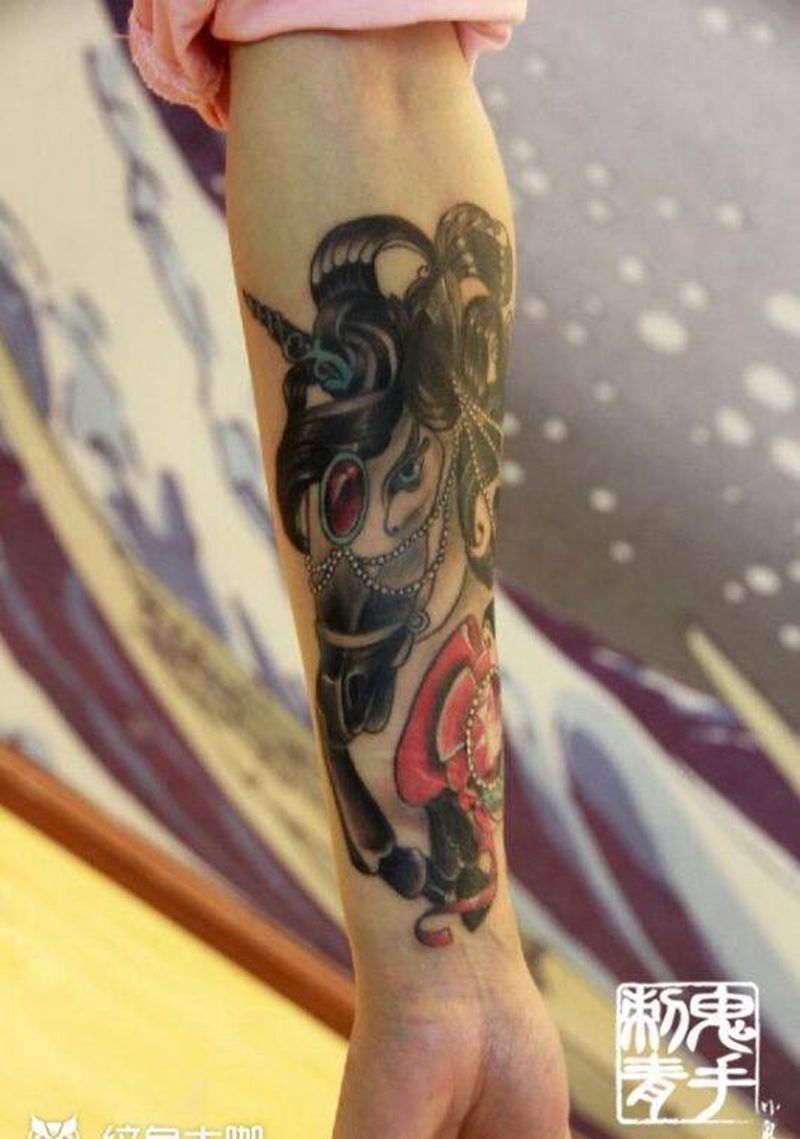 小臂school马纹身图片_成品昆明鬼手手臂欧美动物纹身图案