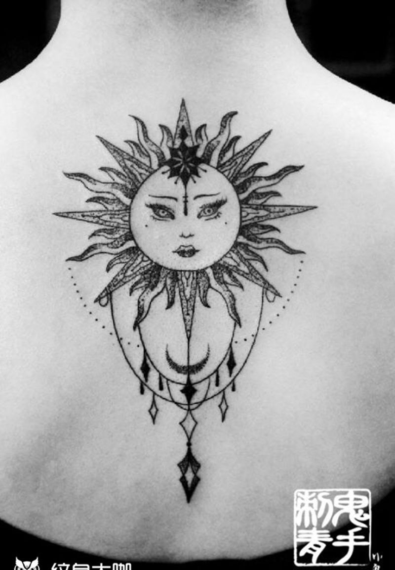 后背太阳图腾纹身图片_鬼手昆明成品背部几何图腾纹身图案