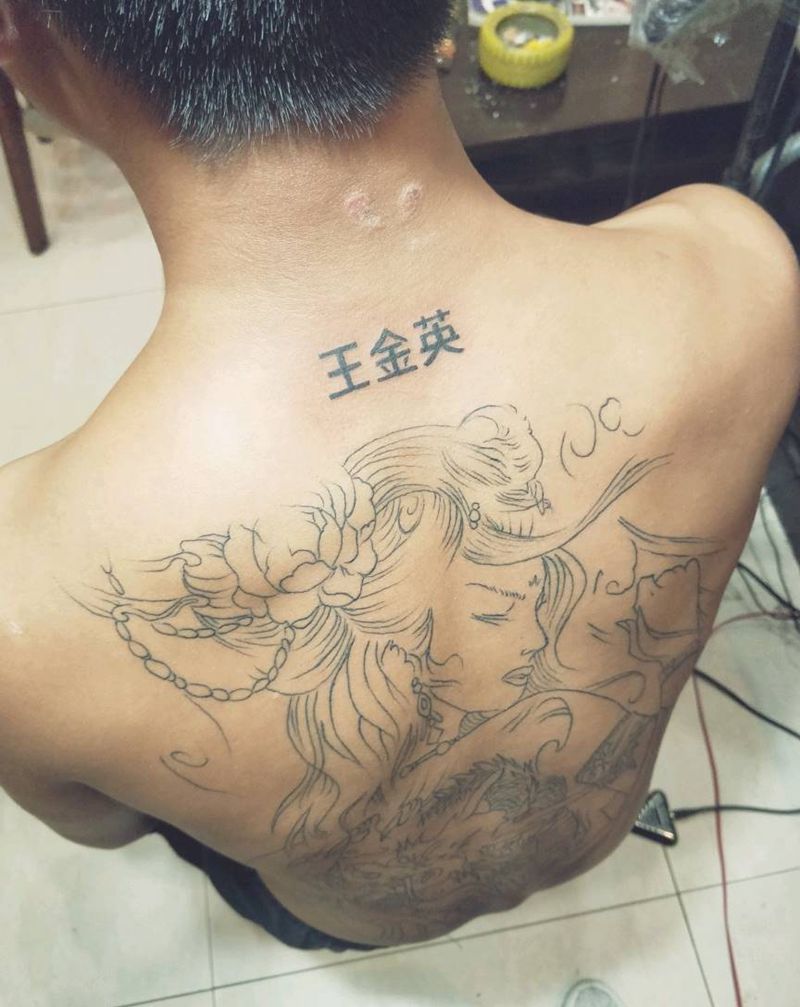 名字纹身图片_肩部纹身图案
