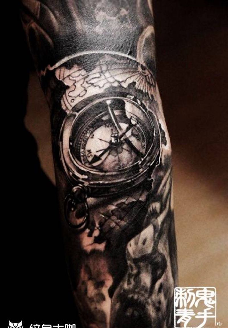 小臂素描指南针纹身图片_鬼手昆明成品手臂欧美纹身图案