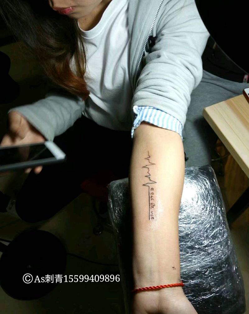 小心电图纹身图片