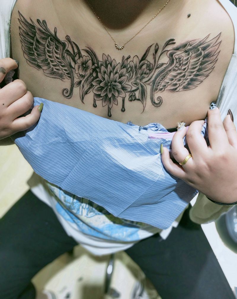 花胸纹身图片_胸部肩部纹身图案