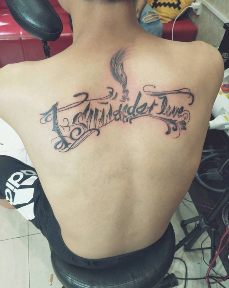 花体字纹身图片_背部花体字纹身图案