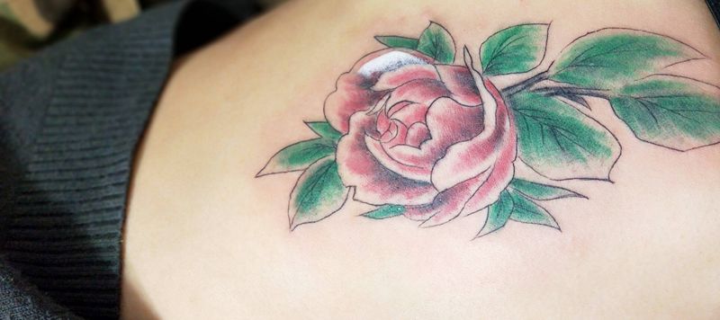 杜丹花纹身图片_腰部新传统水彩纹身图案