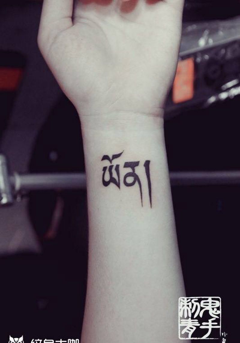 手腕梵文纹身图片_鬼手昆明成品脚部字符纹身图案