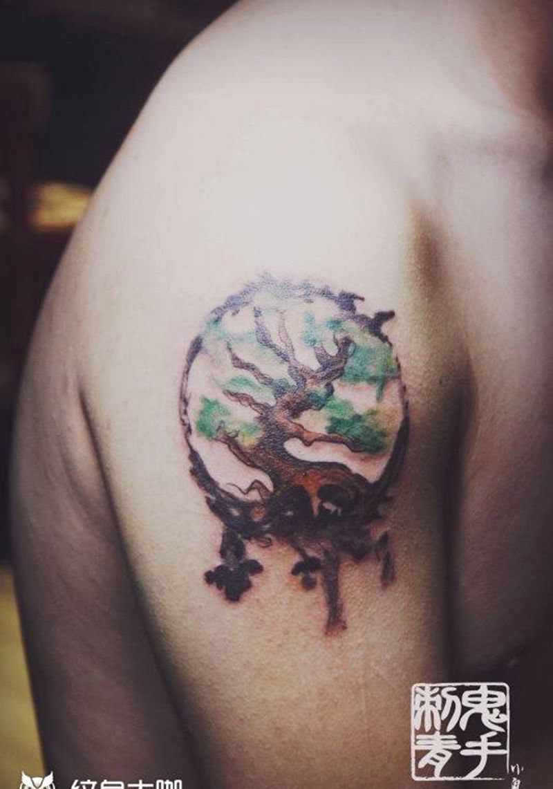 大臂水彩树纹身图片_鬼手昆明成品手臂植物纹身图案