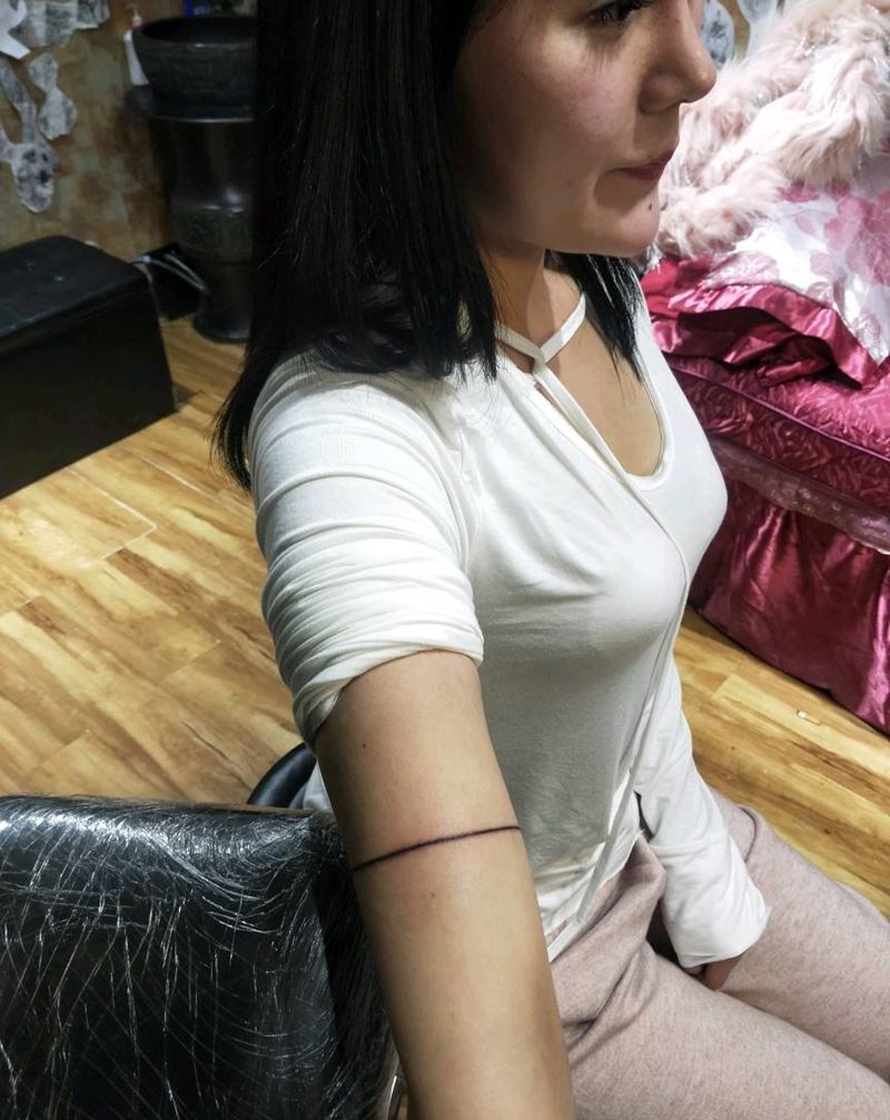 小线条纹身图片_手部纹身图案