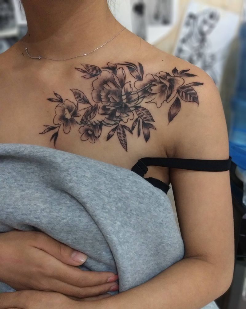 素花纹身图片_胸部纹身图案