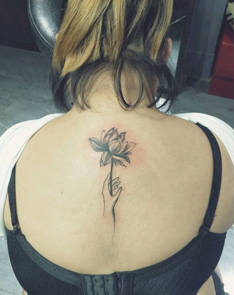 莲花纹身图片_背部纹身图案
