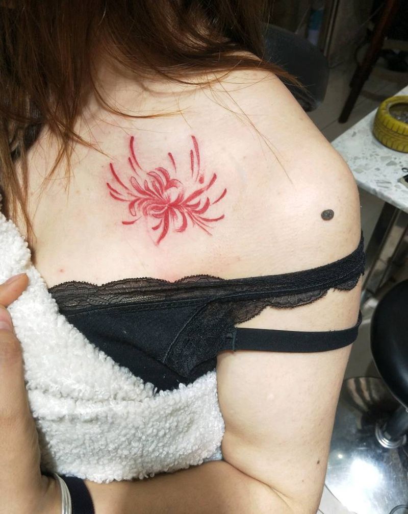 彼岸花纹身图片_胸部纹身图案