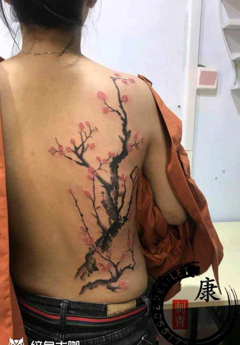 后背寒梅纹身图片_背部纹身图案