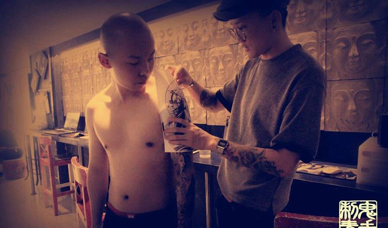 鬼手纹身师纹身图片_昆明纹身图案